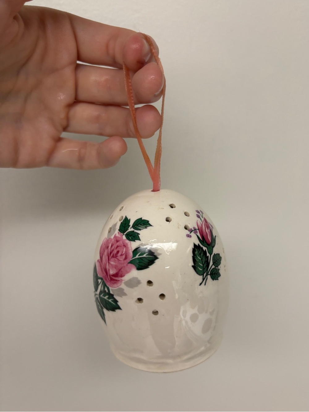 Vintage Pomander / Potpurri Ceramic Egg Hanging Air Freshener - Picture 2 of 6